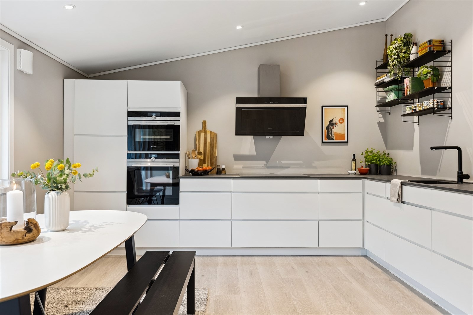 Mekanisk avtrekk over stekesonen sikrer godt inneklima. Galleribilde