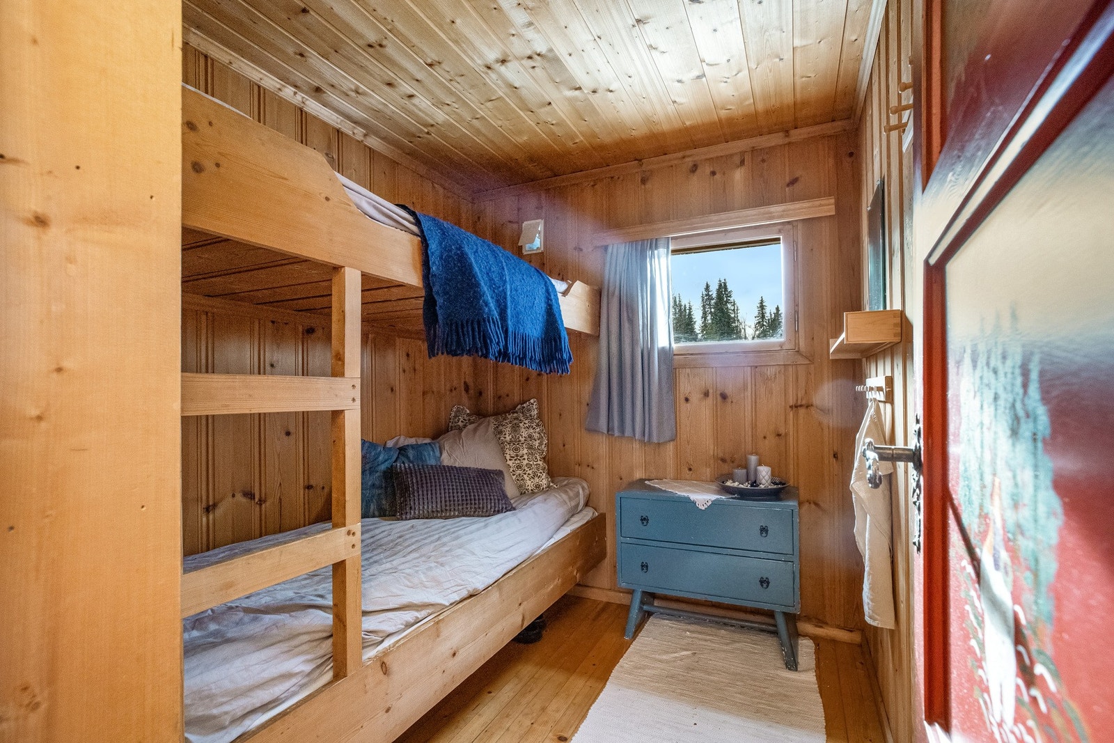 Det andre soverommet er innredet med en enkel køyeseng. Galleribilde