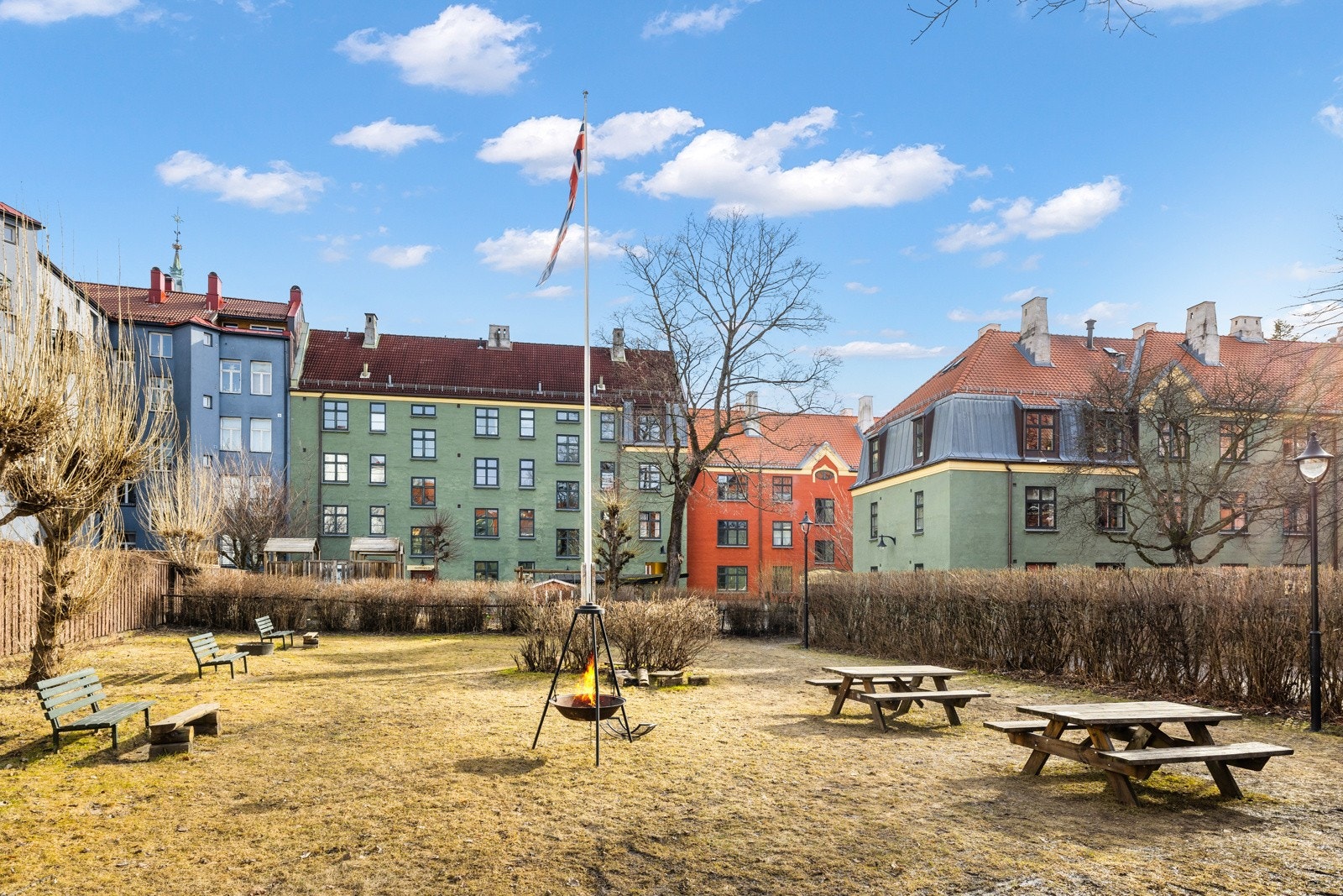 Veldrevet sameie med idyllisk bakgård. Galleribilde