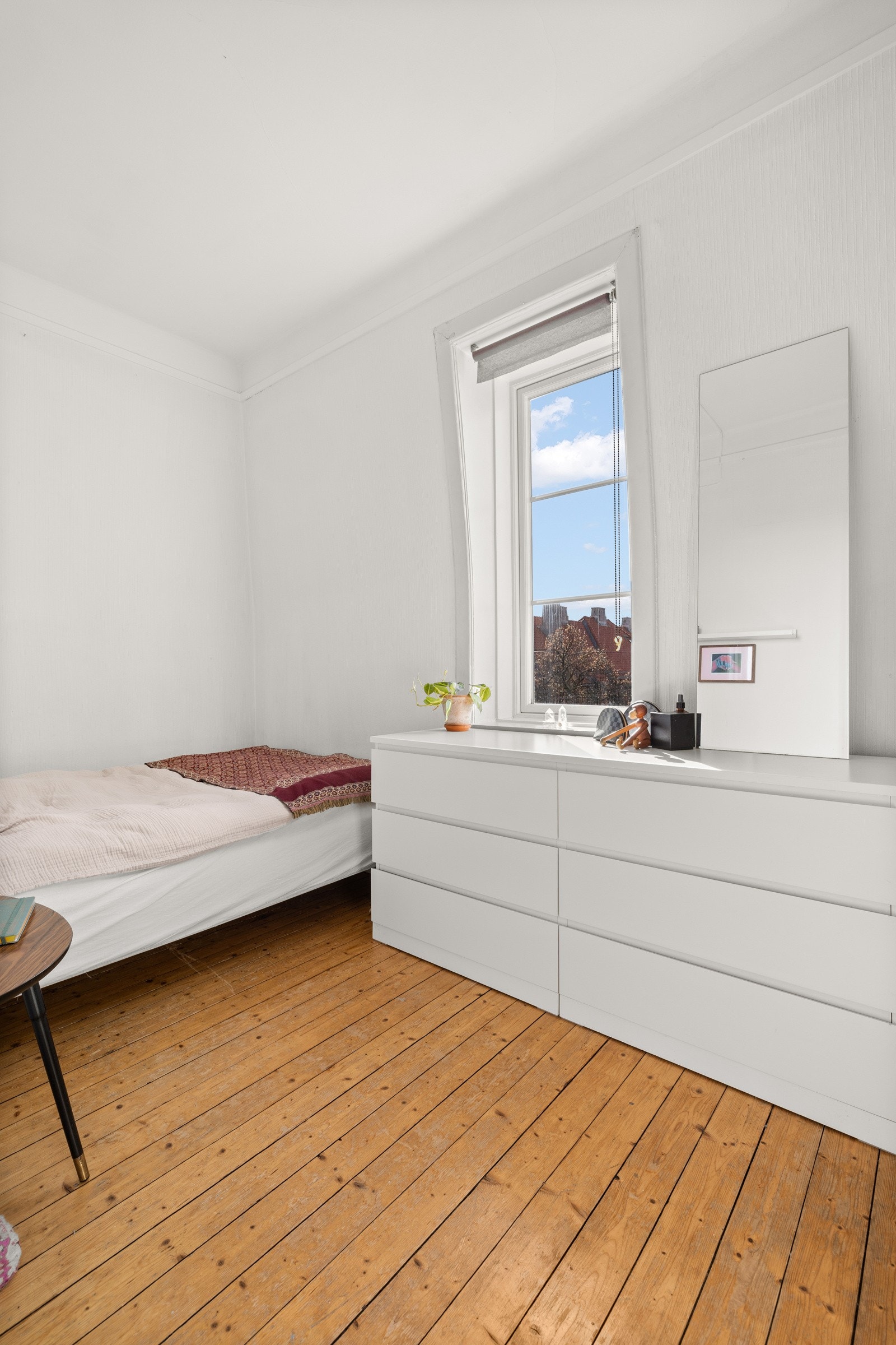 Leiligheten har totalt tre gode soverom. Galleribilde