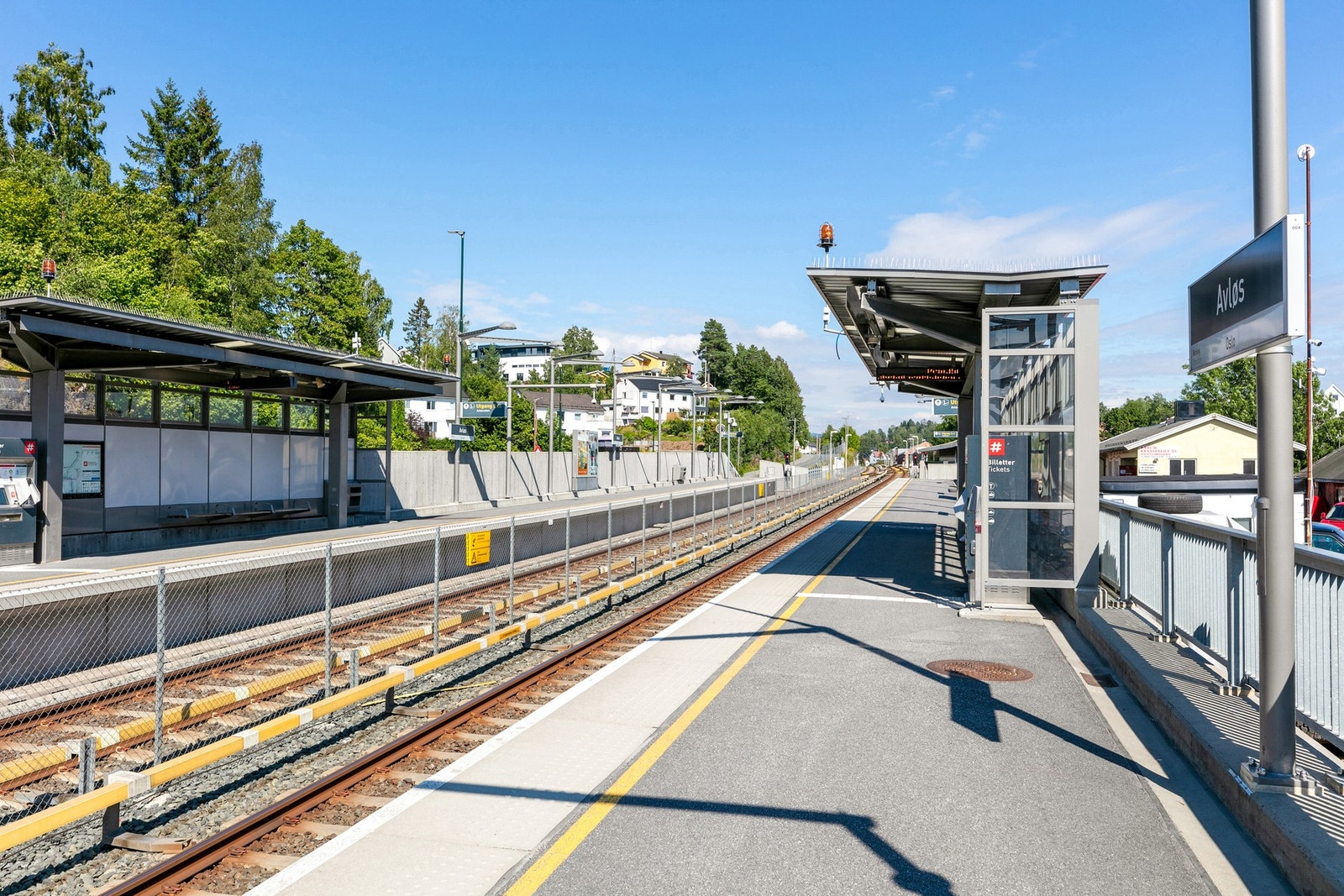 Adressen har umiddelbar nærhet til Avløs T-banestasjon, med 25 minutters reisetid til Nationaltheatret Galleribilde
