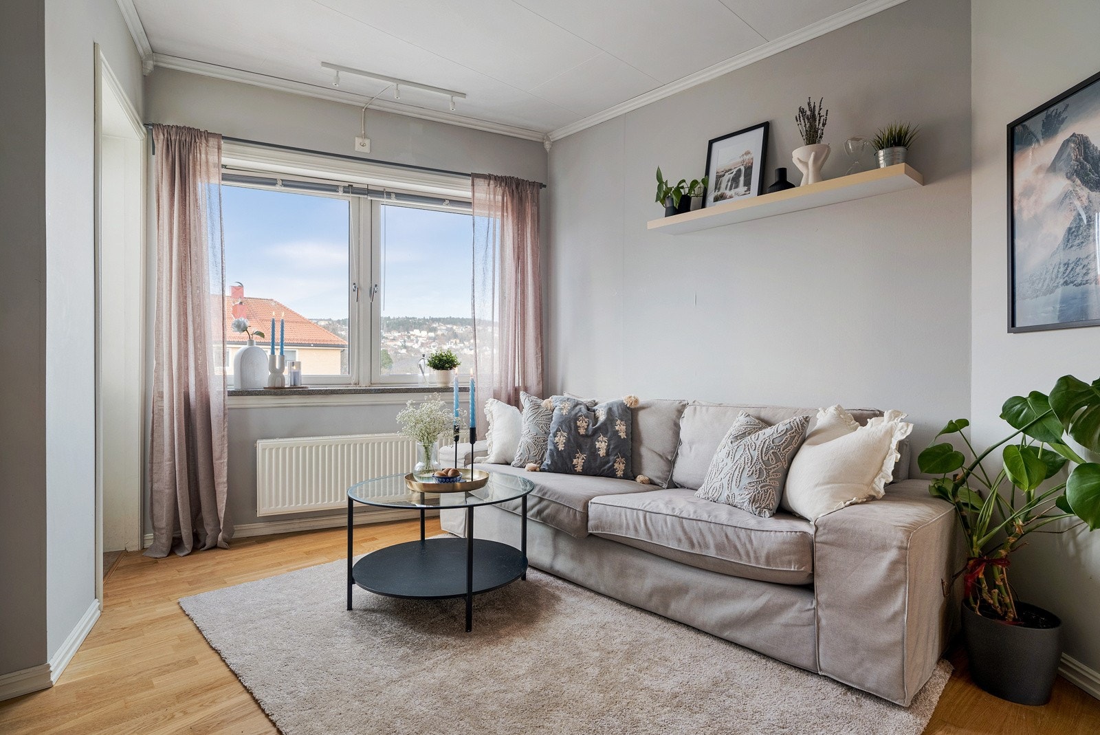 Her er man skjermet for trafikkstøy i ei rolig og fredelig gate, samtidig som man bor sentralt med alt Trondheimssentrum har å by på innen gangavstand. Galleribilde