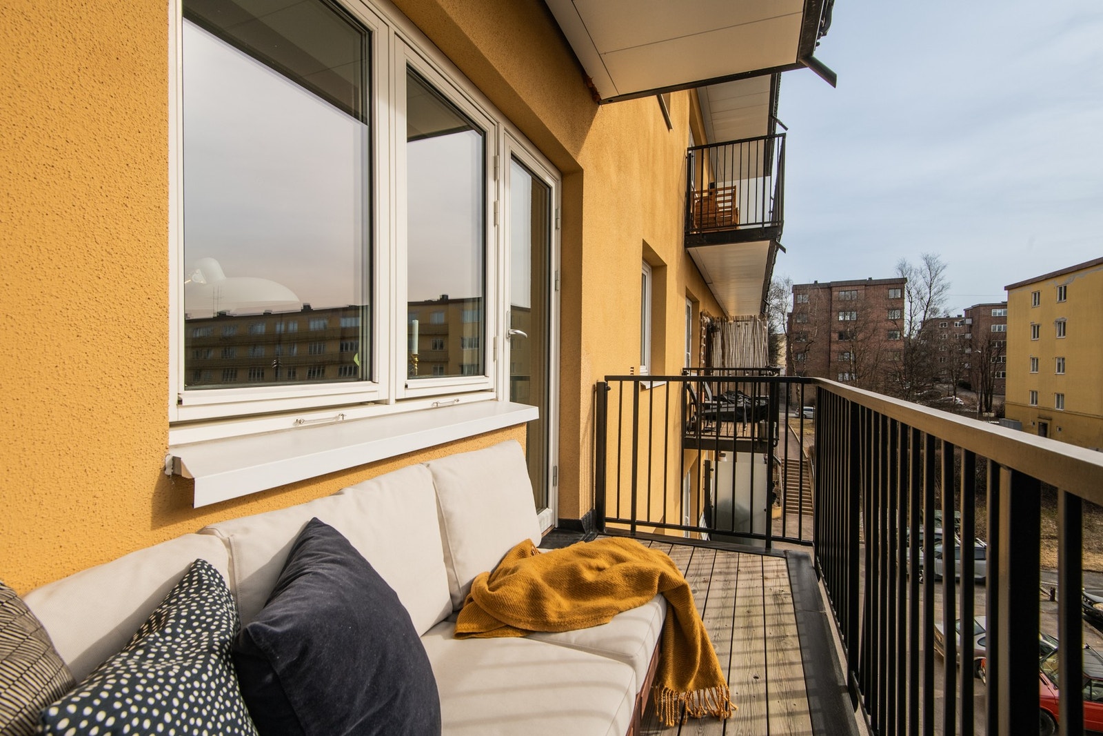 Med et areal på 4m² har du gode muligheter for å innrede med utemøbler og skape en hyggelig atmosfære for morgenkaffen eller avslappende kveldsstunder. Galleribilde