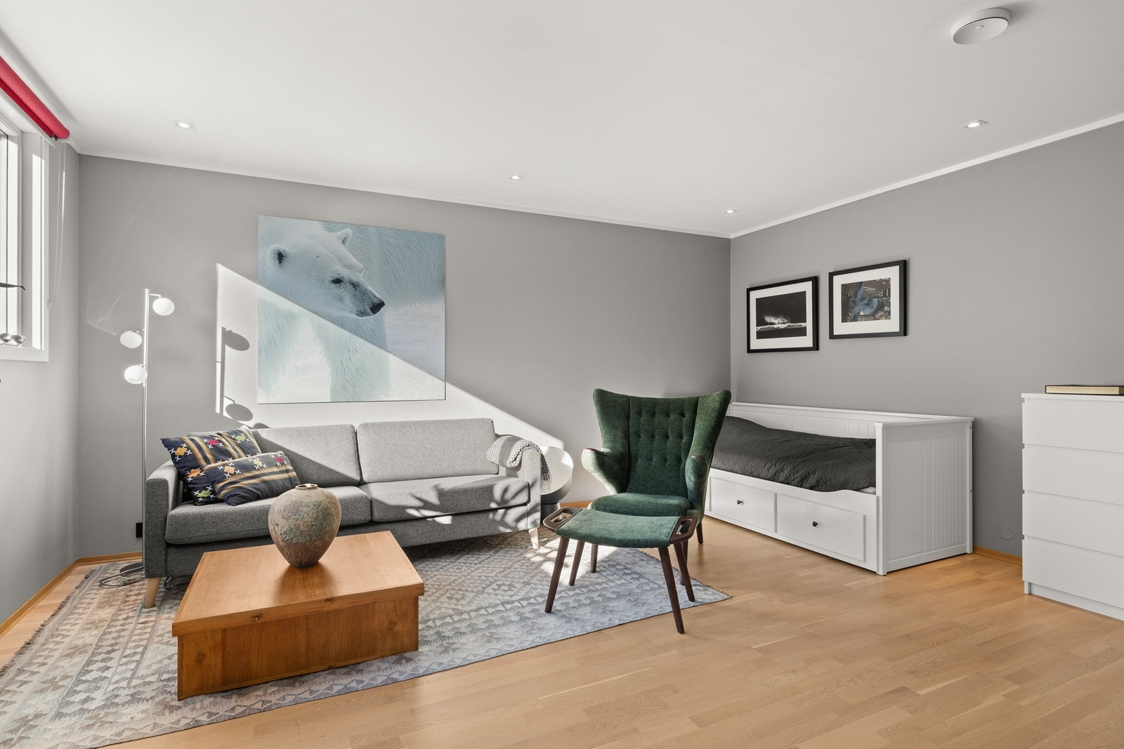 Boligen har egen inngang til en kjellerstue, og om ønskelig er det mulighet for å etablere en utleiedel i etasjen. Galleribilde