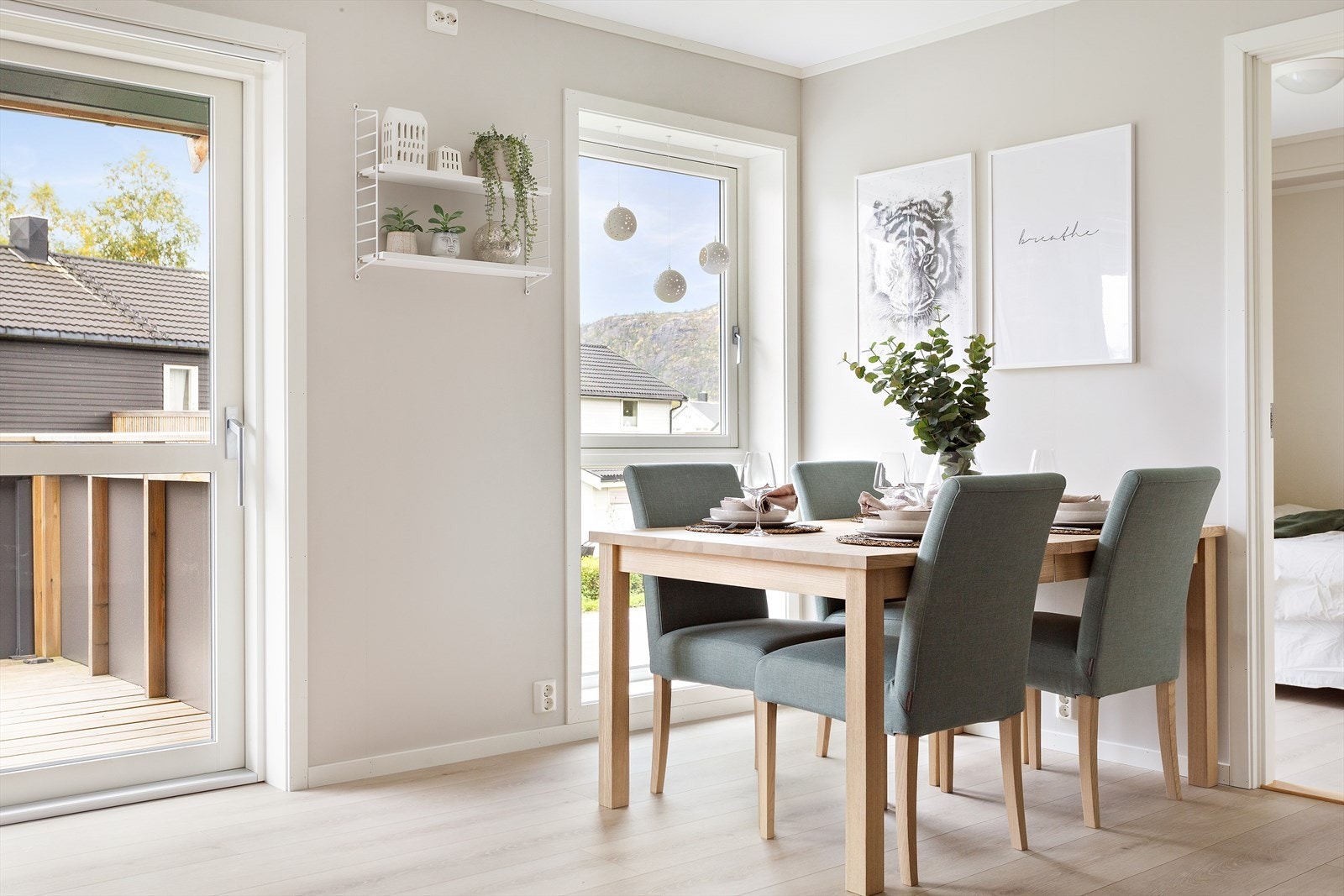 God plass for spisestue i området ved kjøkken. Galleribilde