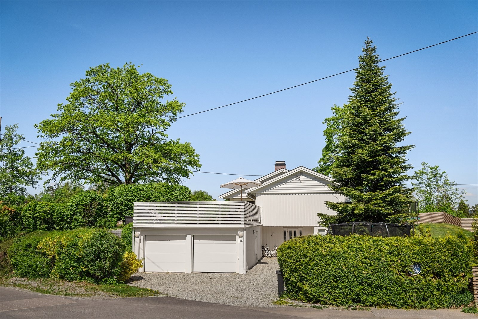 Dobbelgarasje på ca. 30 kvm med elbil lader. Galleribilde