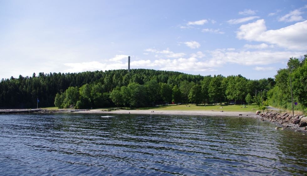 Sjøstrand badestrand ligger en kort gange fra boligen. ca 500 meter. Galleribilde