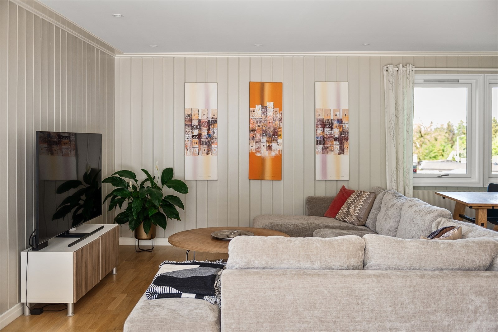 Byttet til LED spotter i himling i 2022. Galleribilde