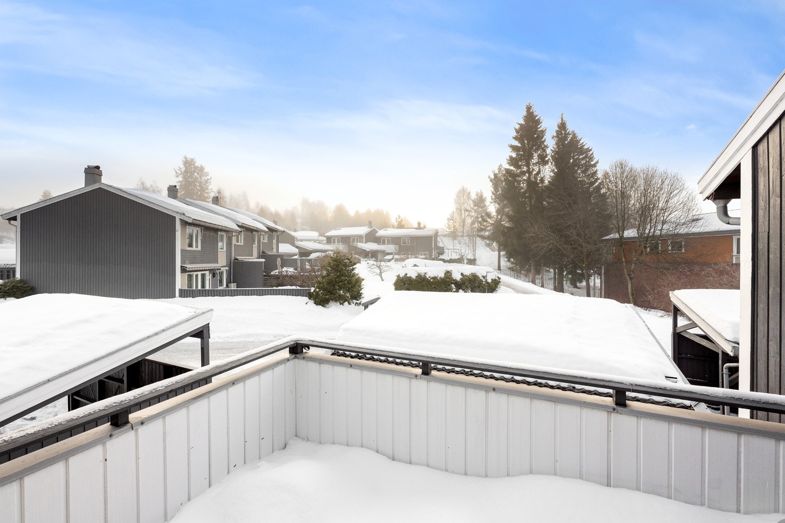 Fra soverommet er det utgang til en balkong på hele 9 kvm. Galleribilde