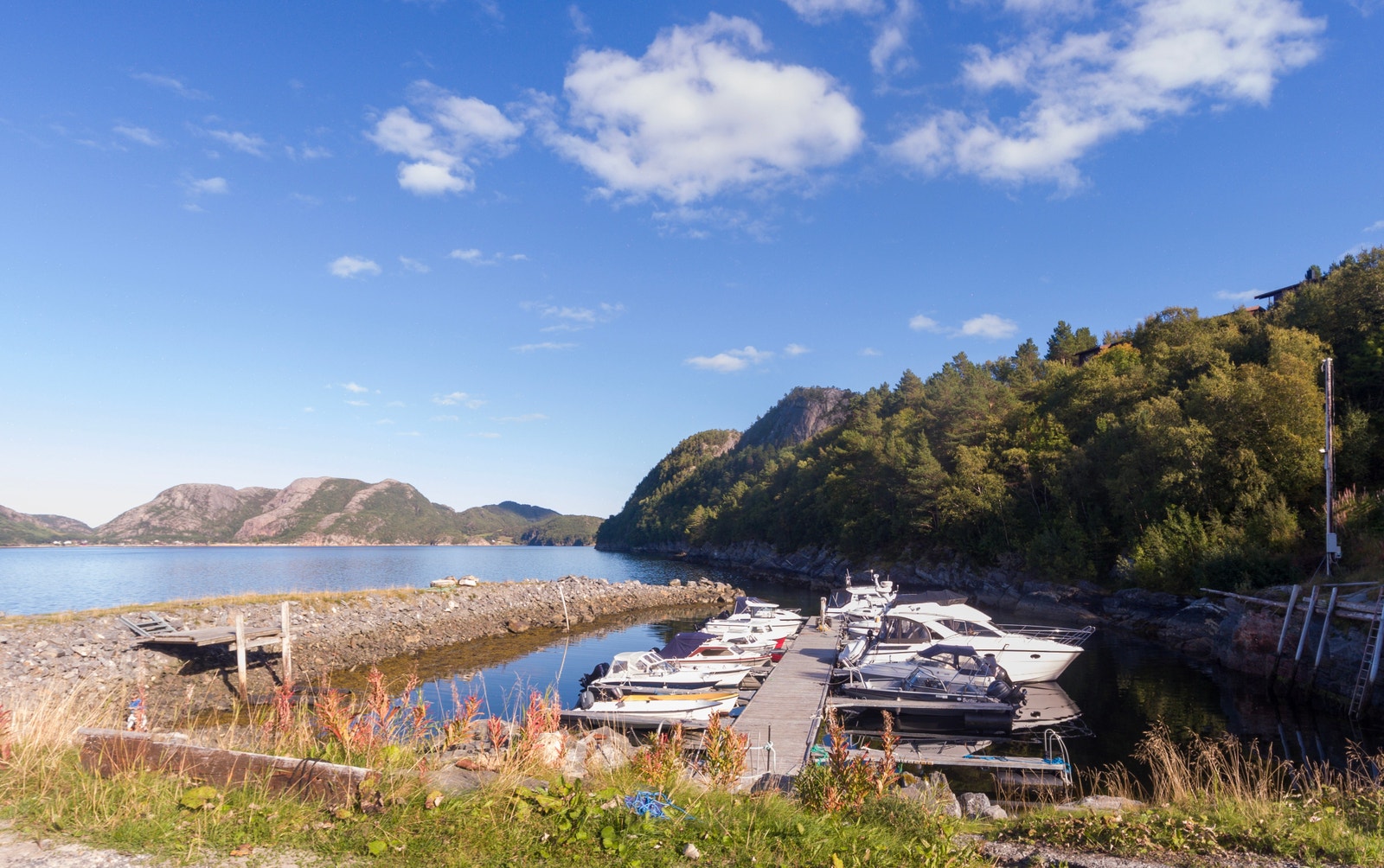 Småbåthavna nedenfor øvre del av tomteområdet Galleribilde