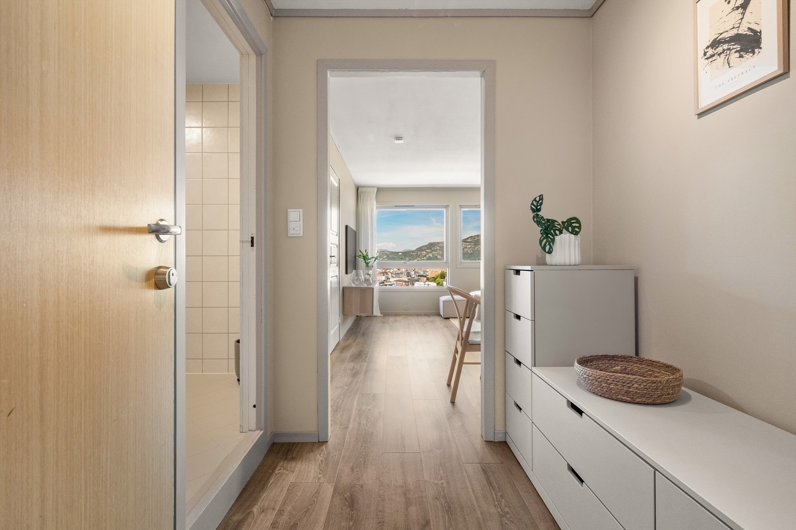 - Lys og innbydende entré på 3,8 m² - Galleribilde