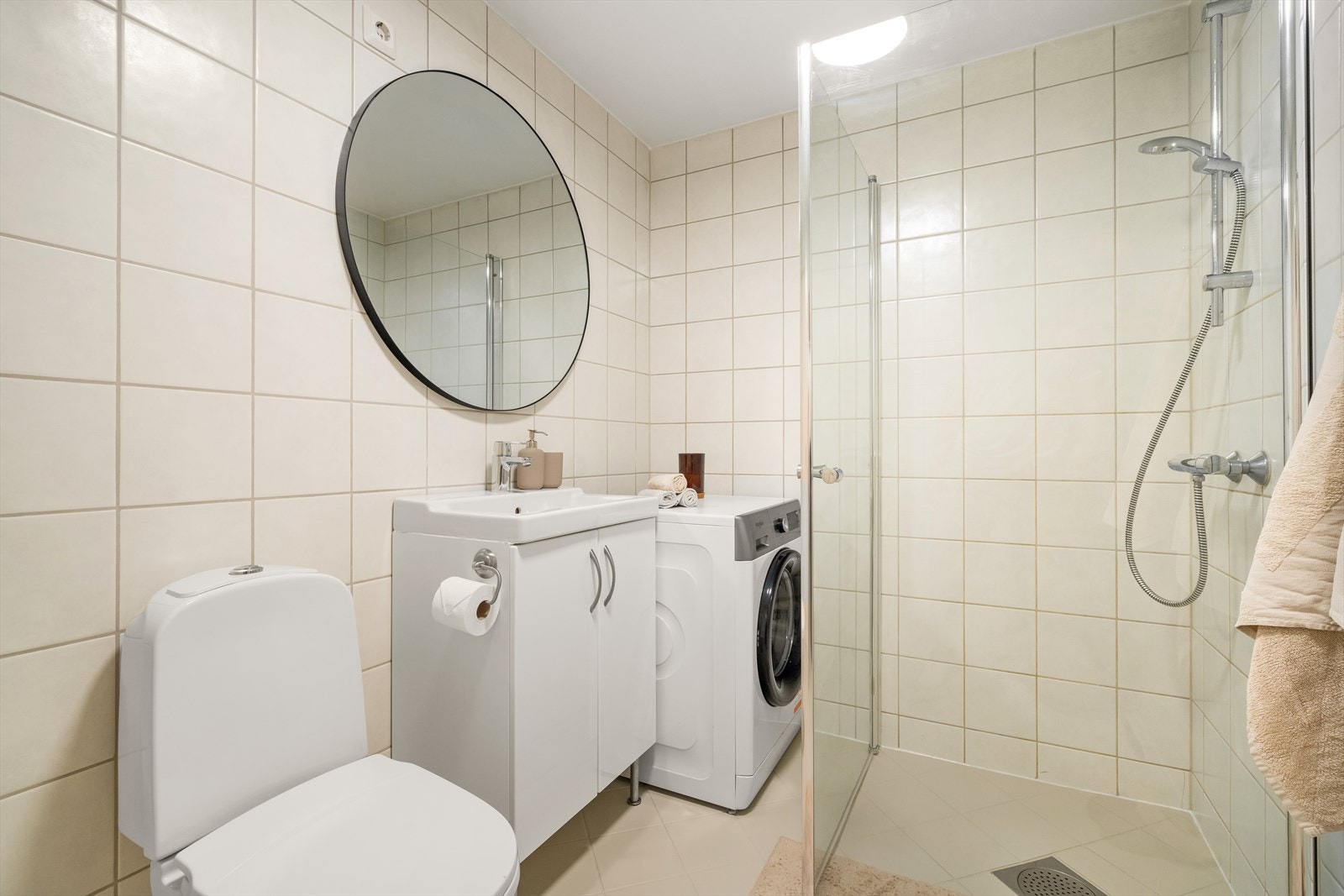 - Badet har opplegg for vaskemaskin - Galleribilde