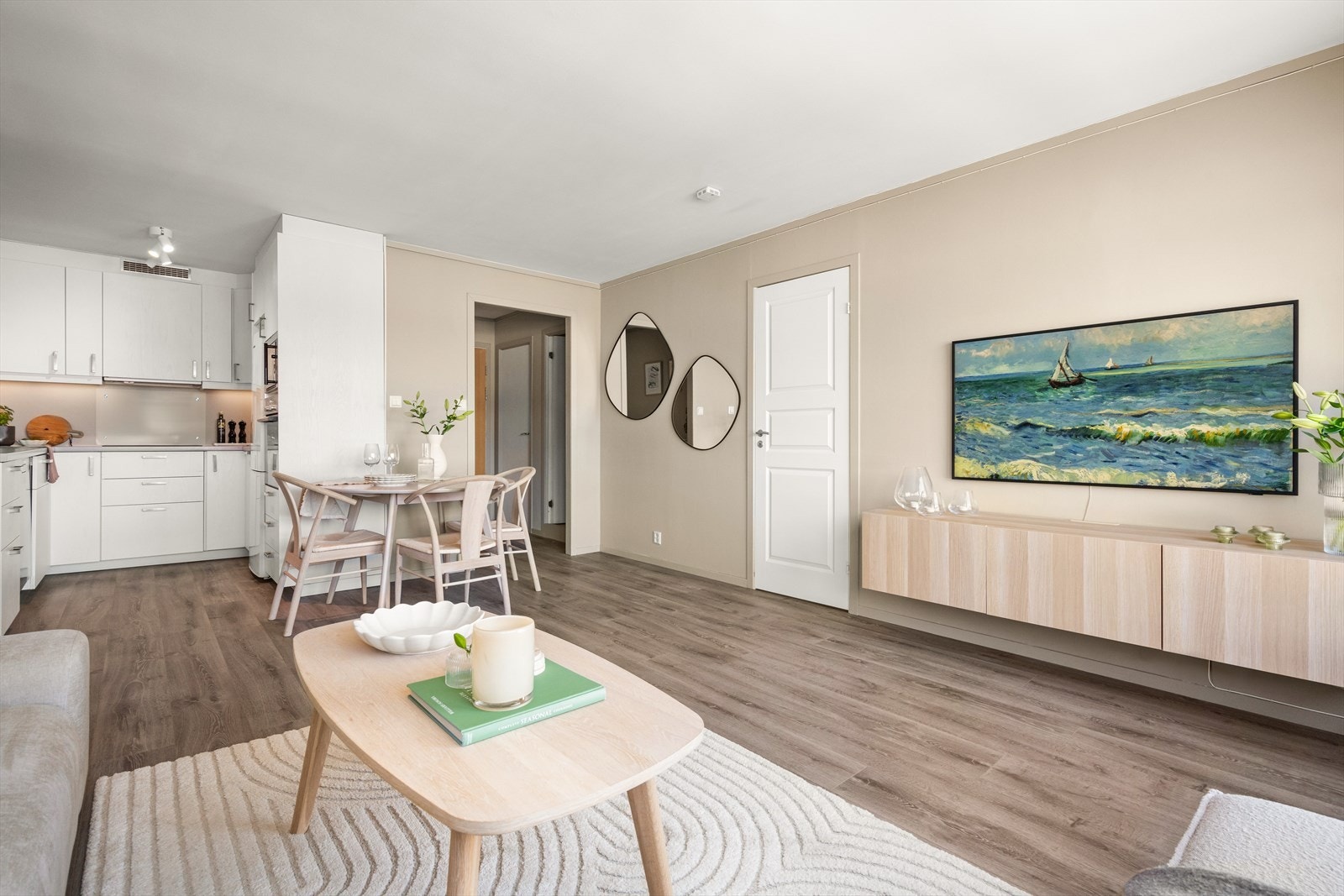 - Det er gjennomgående laminat i leiligheten, med unntak av badet - Galleribilde