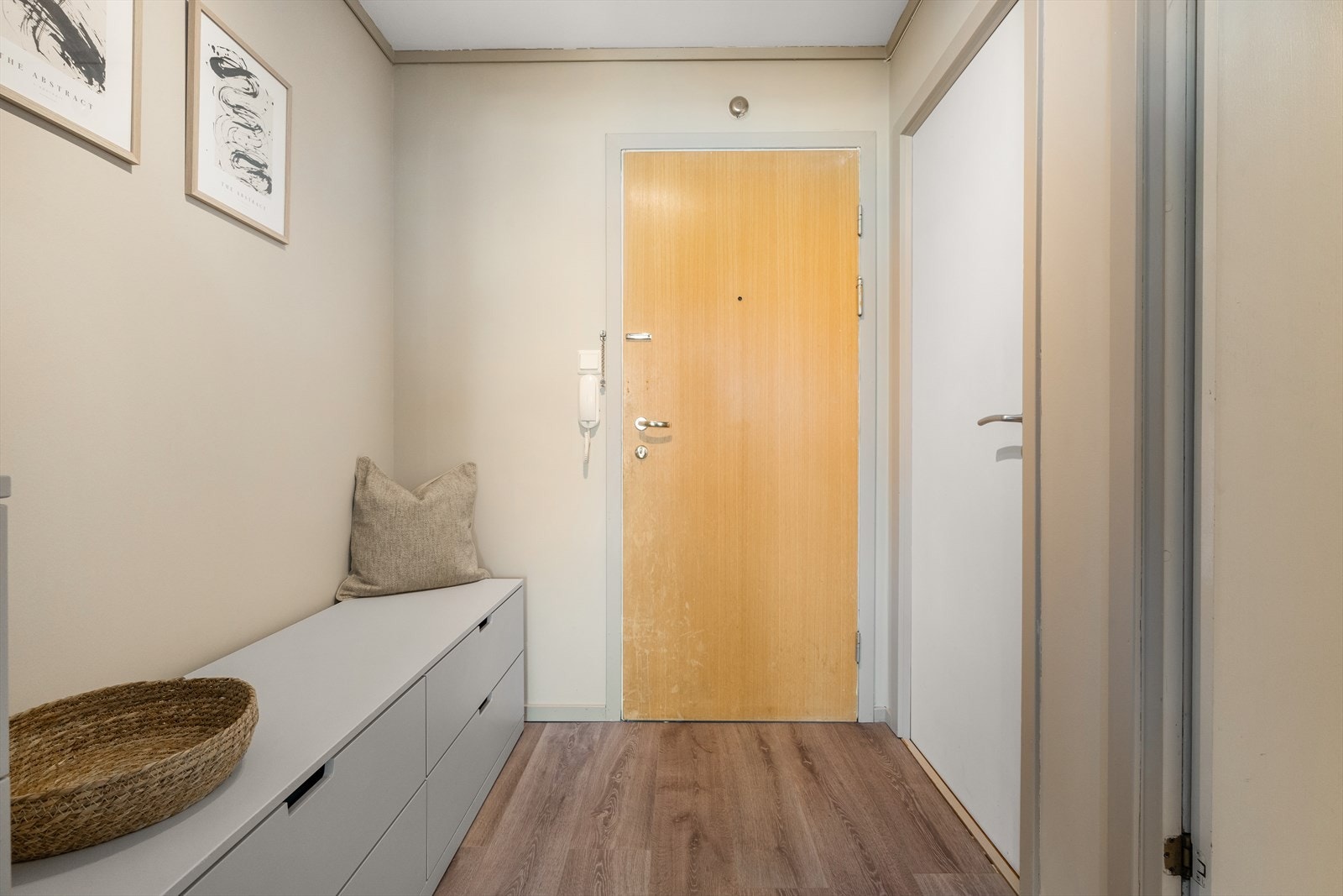 - Velkommen inn! Husk visningspåmelding - Galleribilde