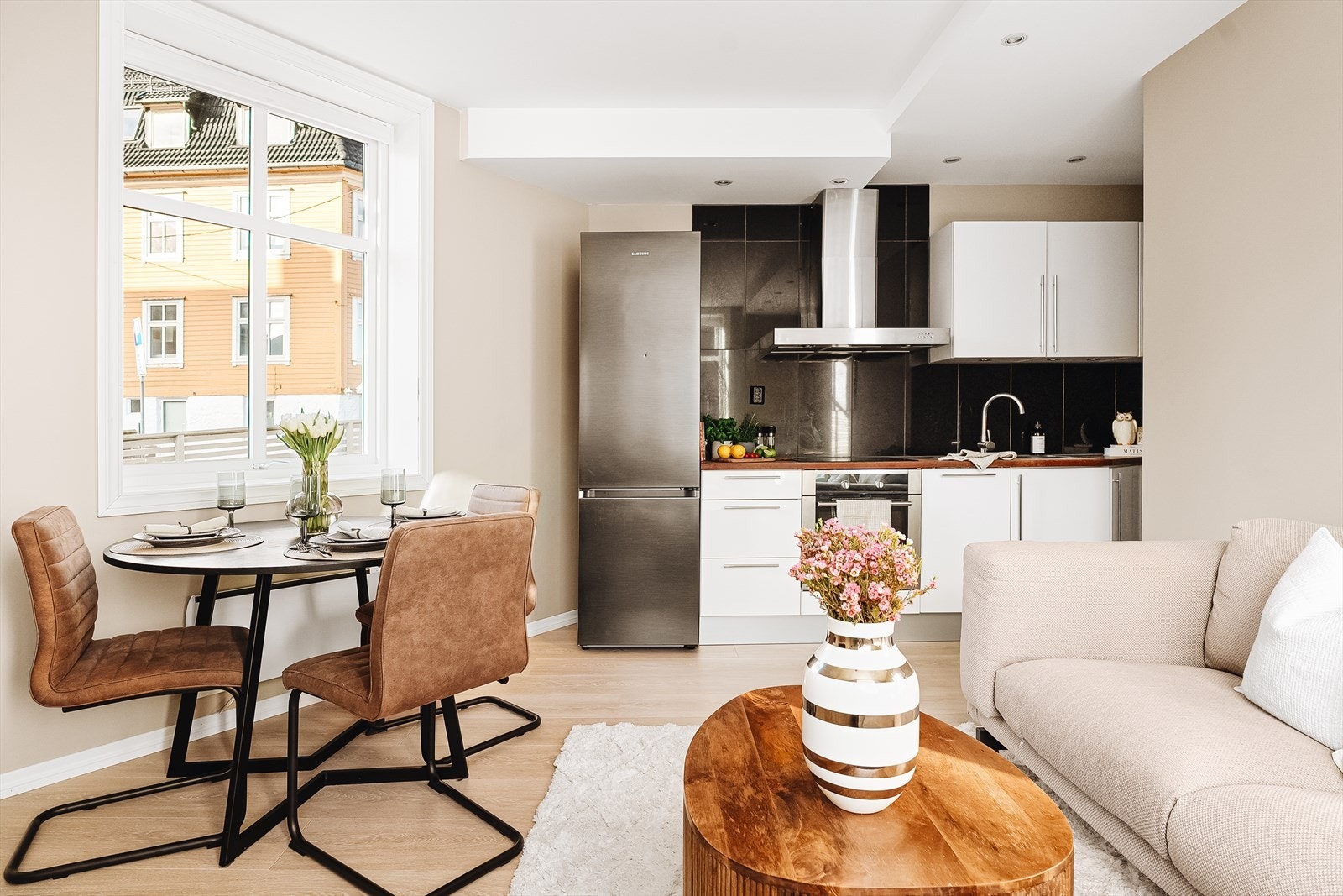 - Leiligheten har en imponerende takhøyde på 2,57 meter - Galleribilde