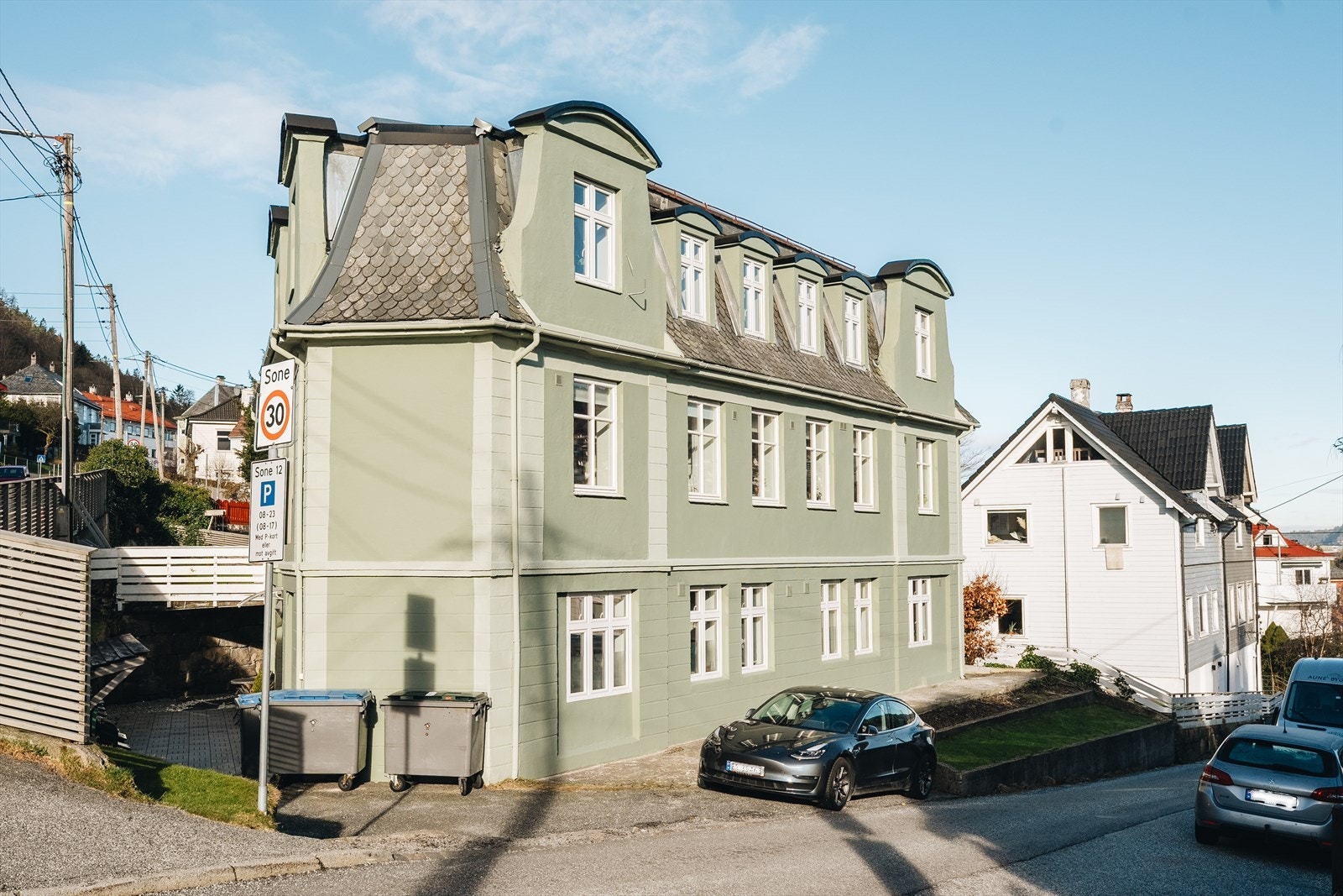 - Sameiet har to parkeringsplasser med førstemann til mølla-prinsippet - Galleribilde