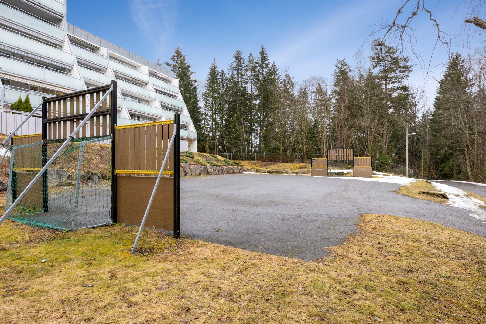 Balplass på nedsiden av blokka Galleribilde