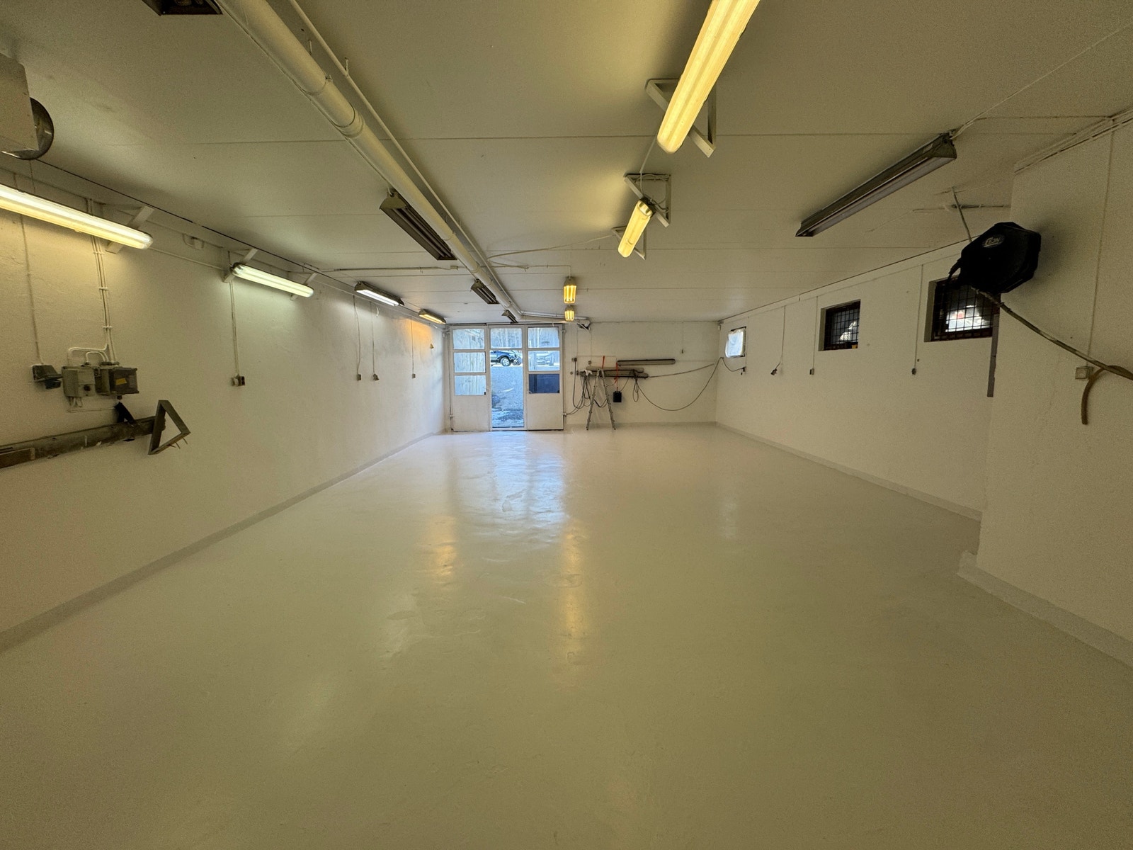 Lyst og fint kjellerlokale som egner seg til verksted o.l Galleribilde