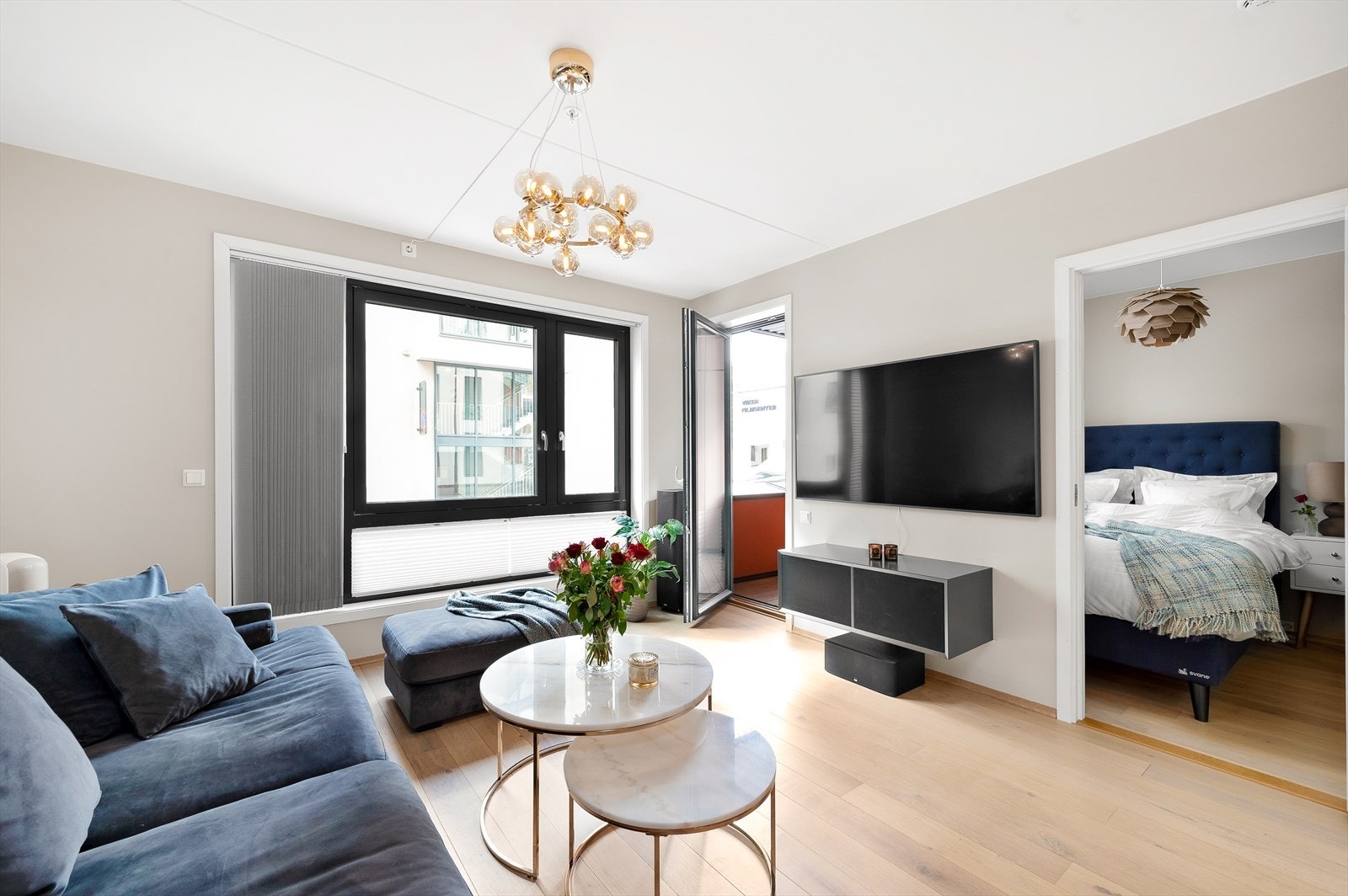 Stor stue med god plass til møblering Galleribilde