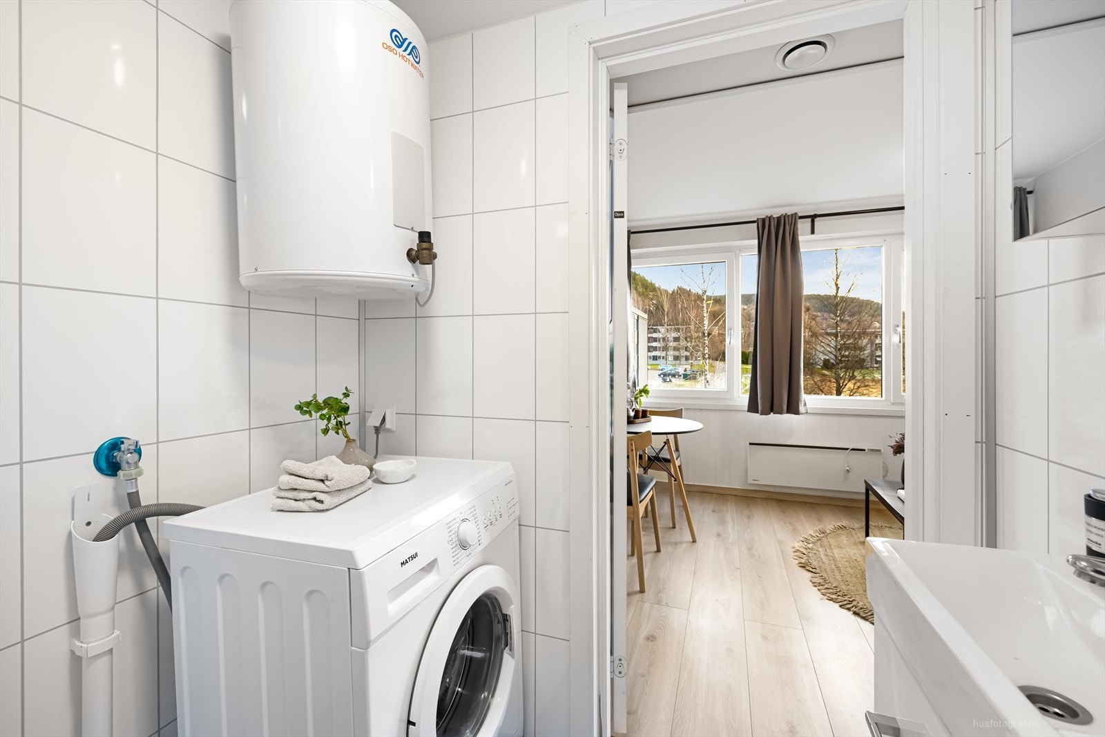 Bad renovert i 2019 med utgang til stue. Galleribilde