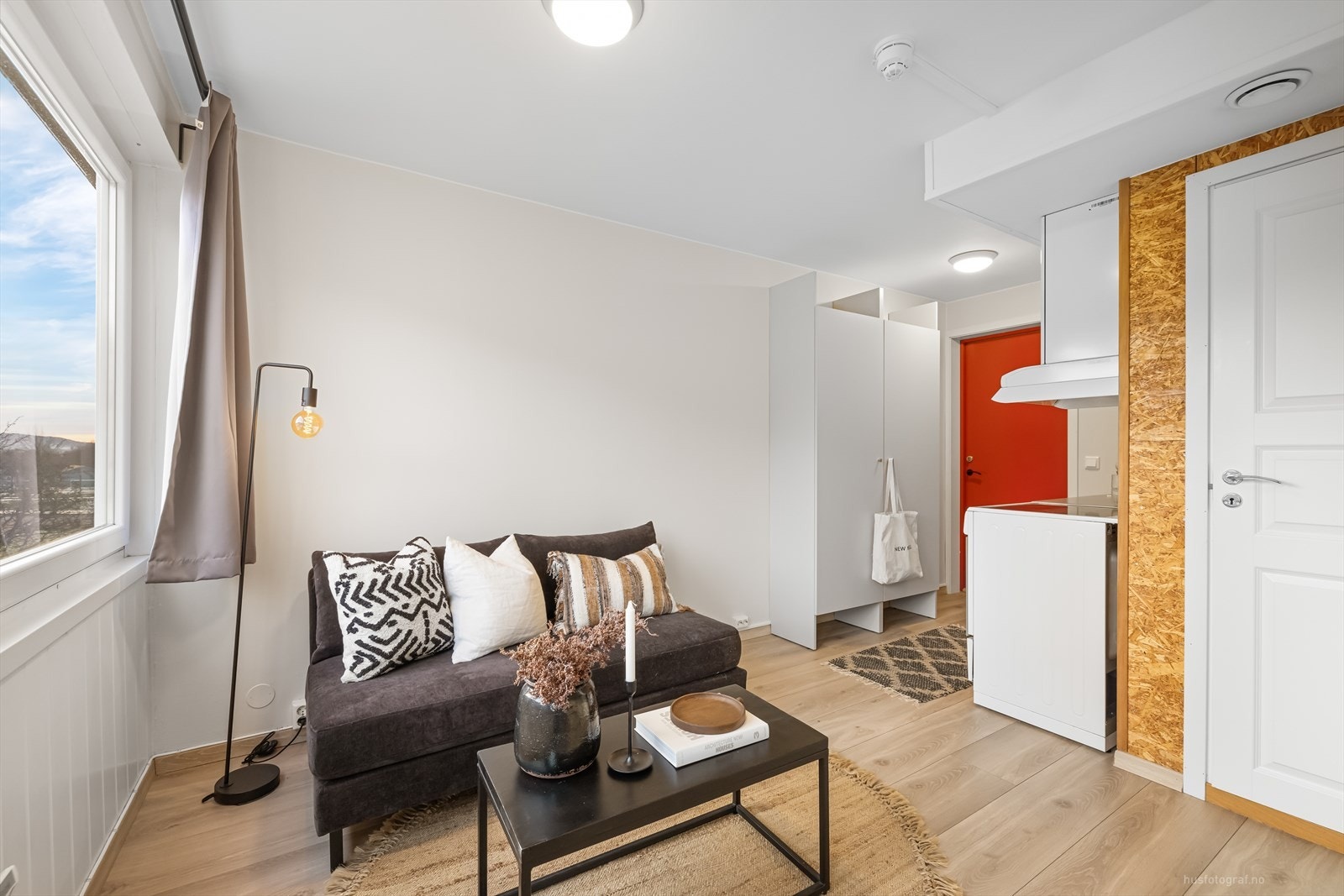 Åpen løsning mellom spisestuen og kjøkkenet Galleribilde