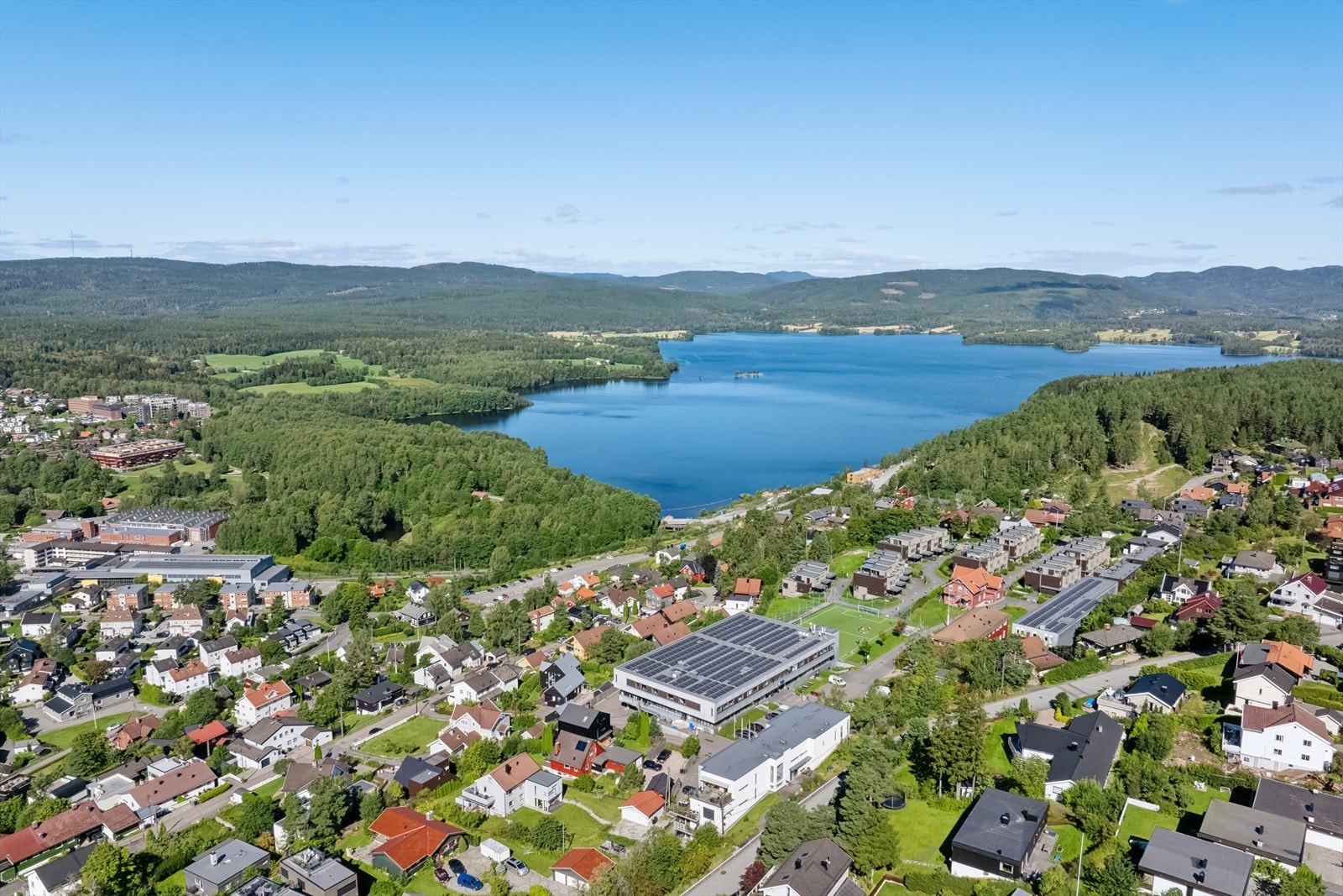Dette er et av Oslos mest attraktive boområder med umiddelbar nærhet til byens beste tur- og rekreasjonsmuligheter, samtidig som at det er kort vei ned til Oslo sentrum Galleribilde
