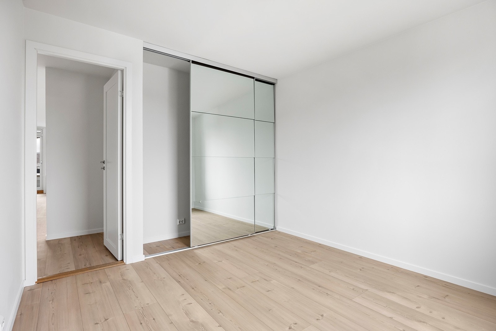 Garderobeskap på soverom 1 Galleribilde