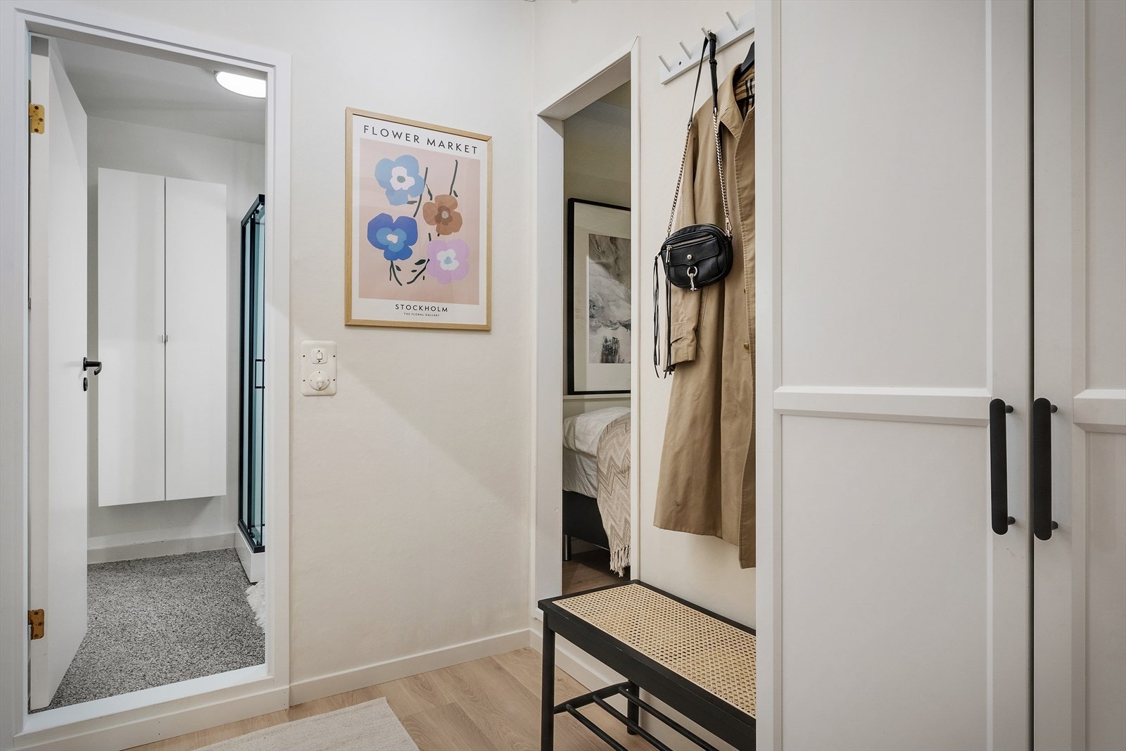 - Velkommen inn i en lys entré på 3,8 m² - Galleribilde