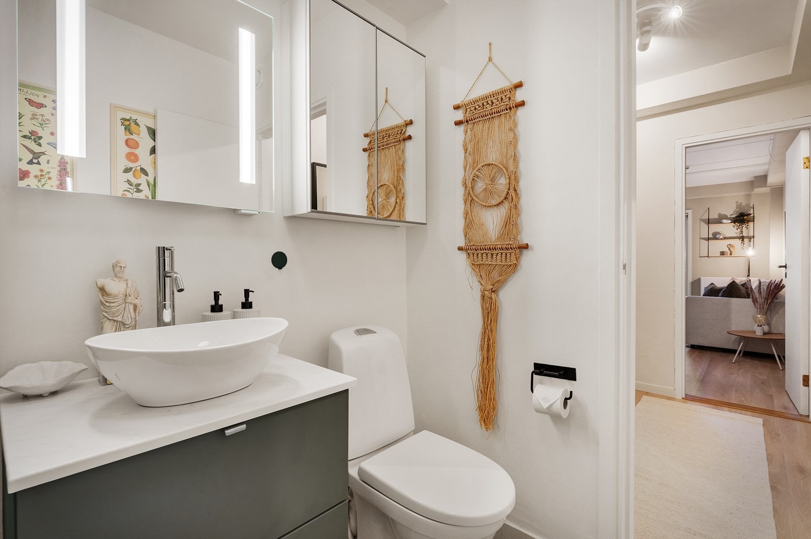 - Nytt toalett, servantmøbel, speil m/lys og dusjkabinett i 2022 - Galleribilde