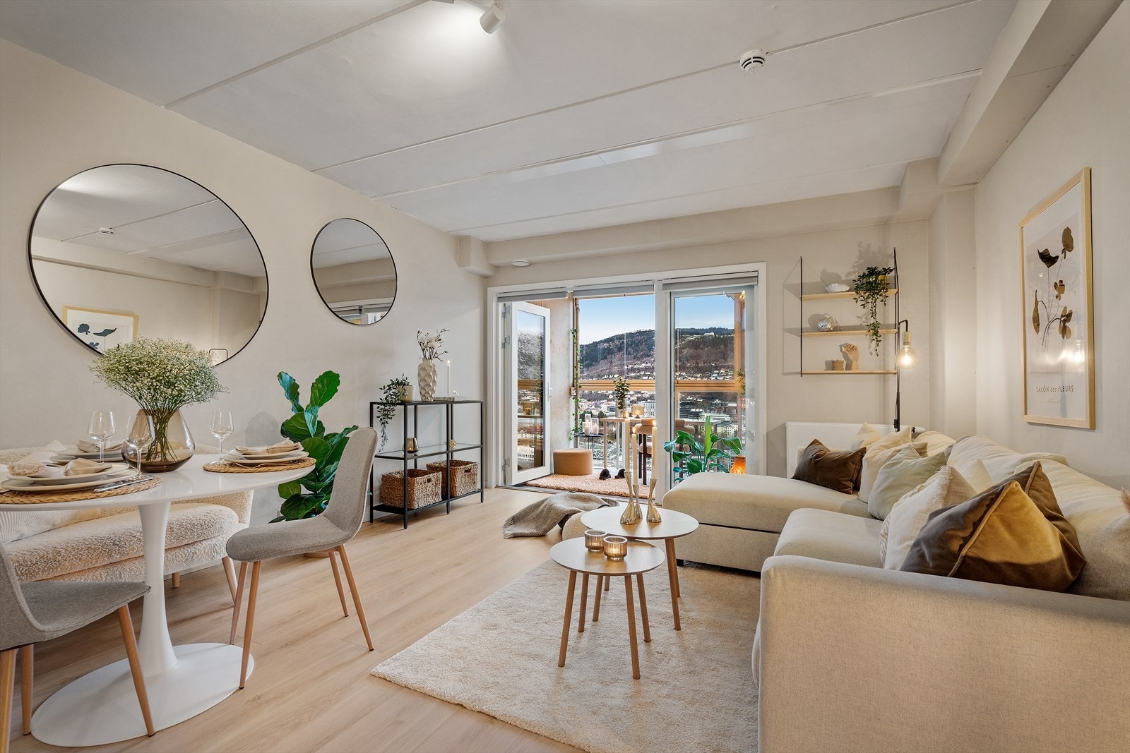 - Gjennomgående laminatgulv i stue, kjøkken, alkove og gang fra 2024 - Galleribilde