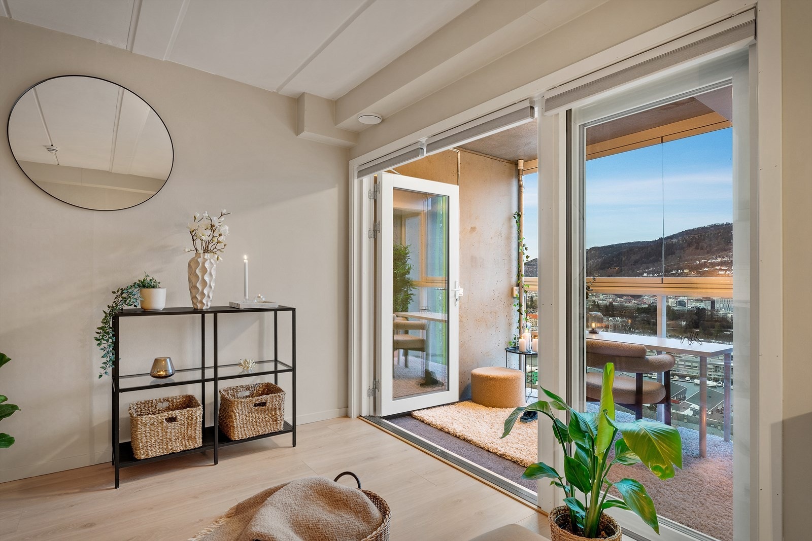 - Leiligheten ligger fint til i 4. etasje og har et BRA-i på 37 m² - Galleribilde