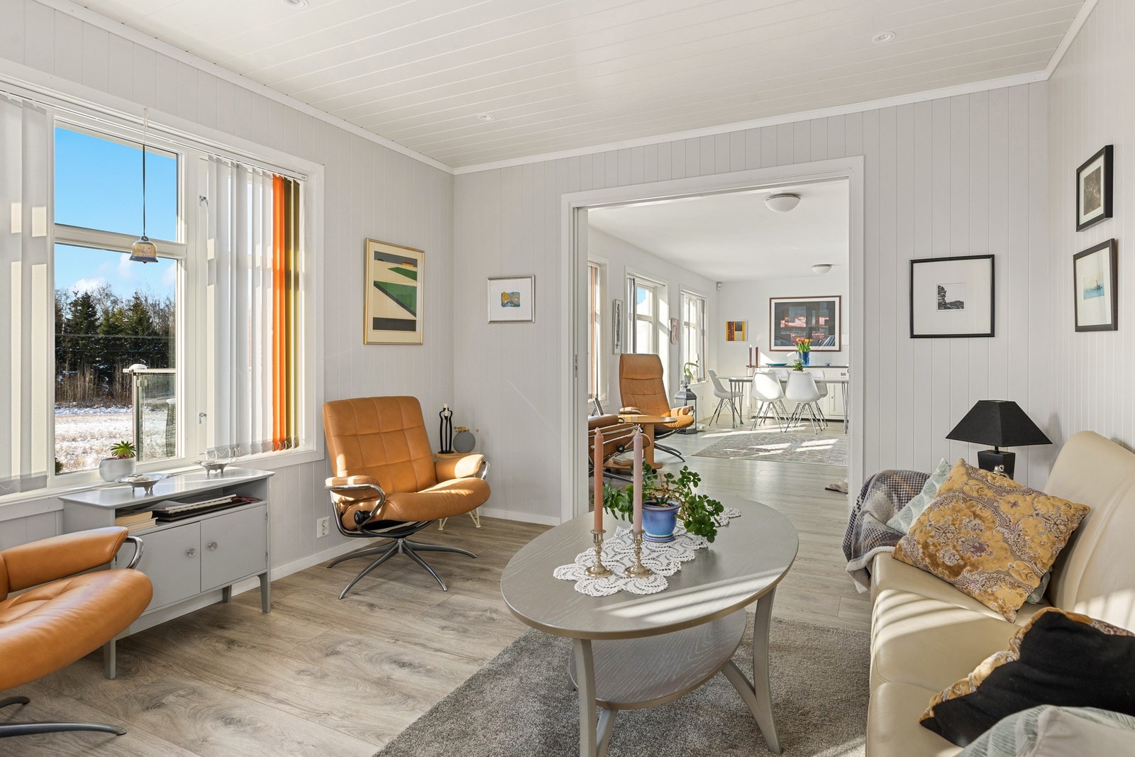 Tilbygget stue/soverom i 1. etasje, ansøkt og godkjent i 2017. Galleribilde