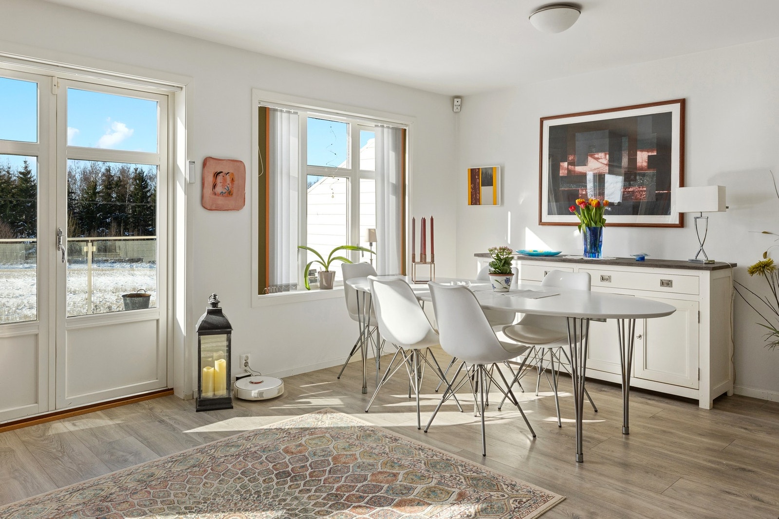 Her er det god plass til både avslapning og sosialt samvær. Galleribilde