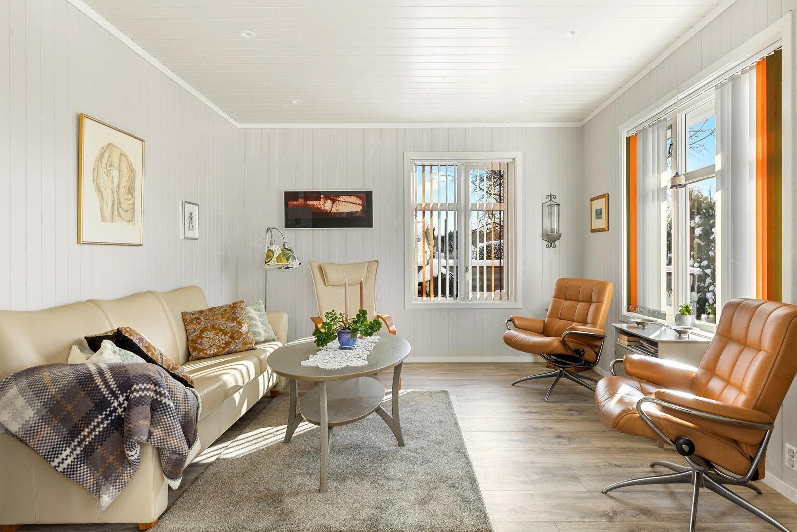 Varmekabler i alle rom i 1. etasje med unntak av utvendig bod og garasje. Galleribilde