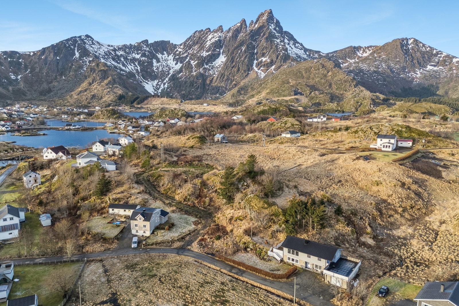 Gangavstand til populære turområder i Skottnesvassdraget, hvor du bl.a. finner flere vann du kan fiske ørret og røye i. Galleribilde