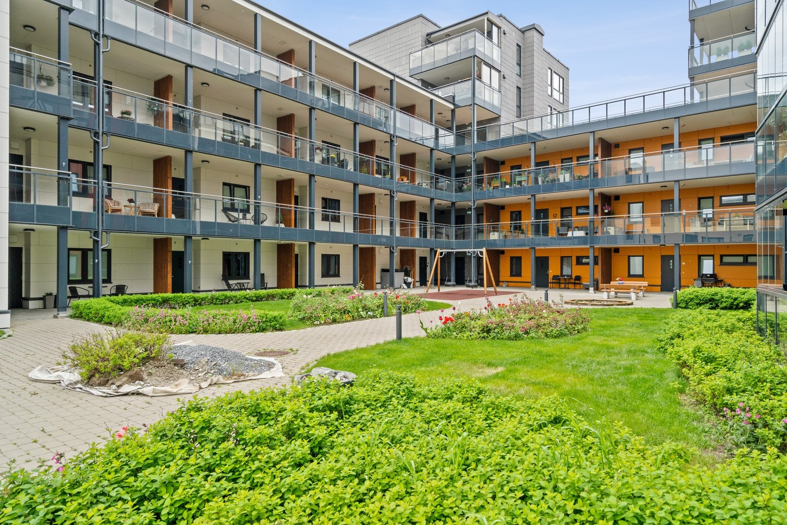 Borettslaget har en egen hagegruppe som sørger for frodige og pent opparbeidede utearealer. Galleribilde
