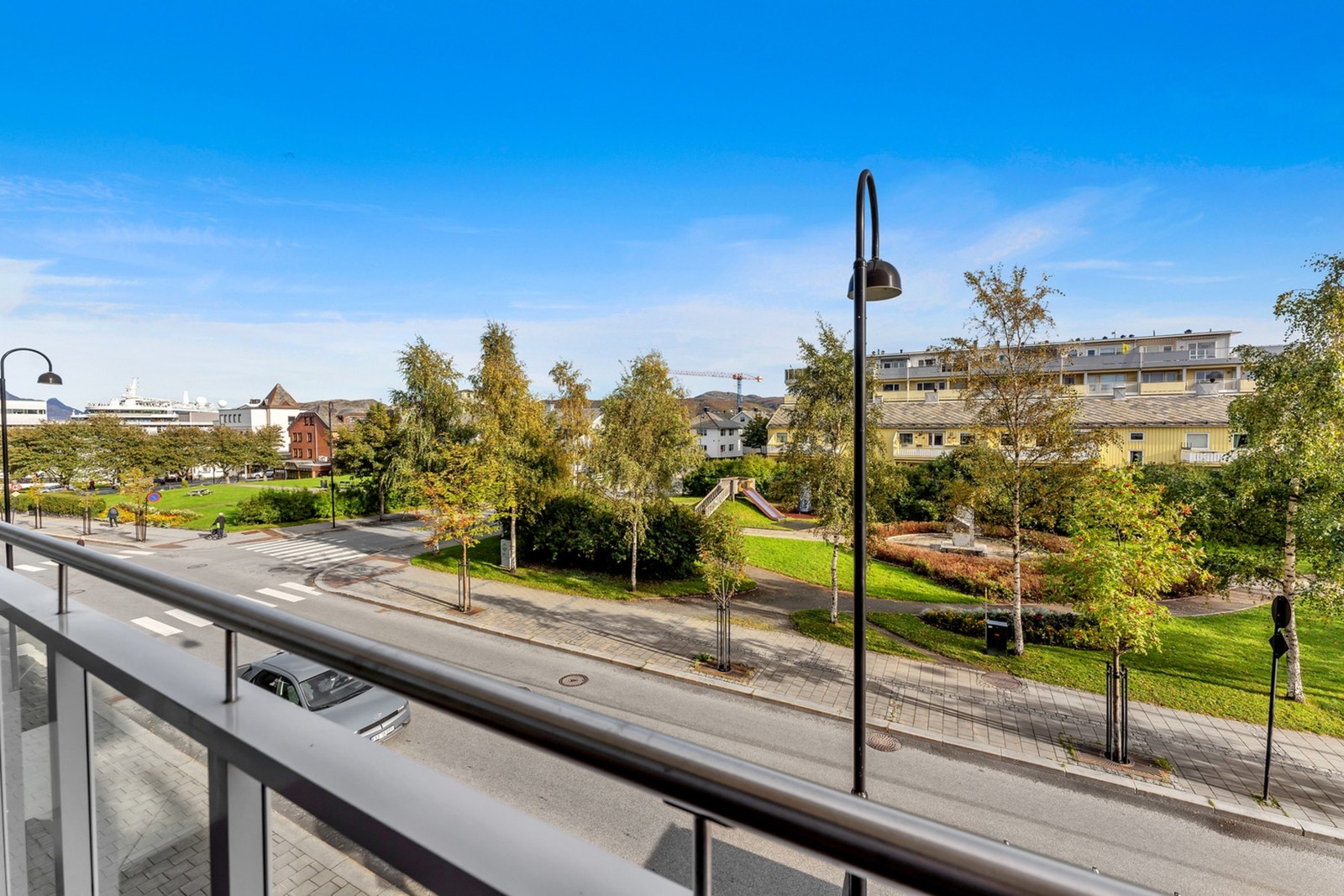 Østvendt balkong med utsyn mot Orestad park og Anna Benoni-parken. Galleribilde