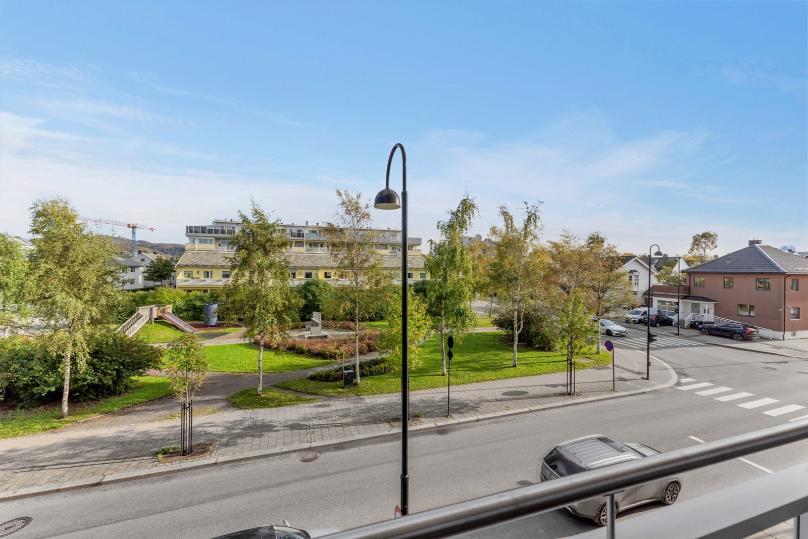 Østvendt balkong med utsyn mot Orestad park. Galleribilde