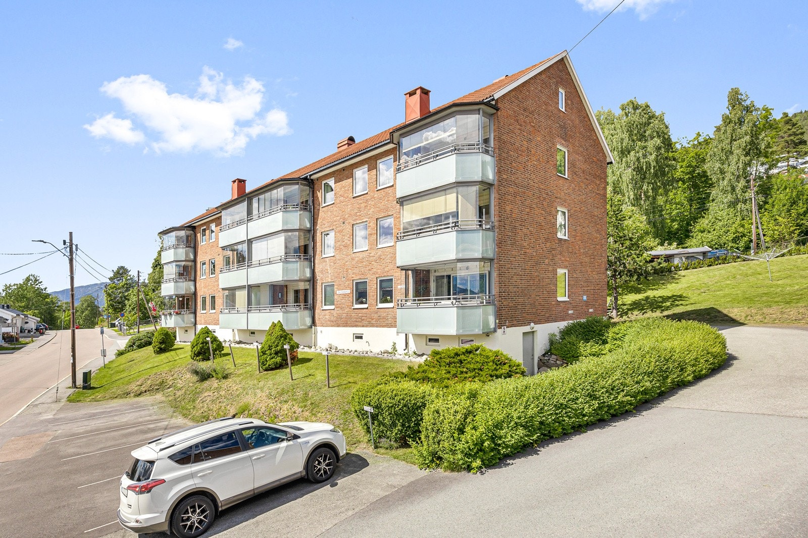 Fasaden - leiligheten ligger i høy 1.etasje Galleribilde