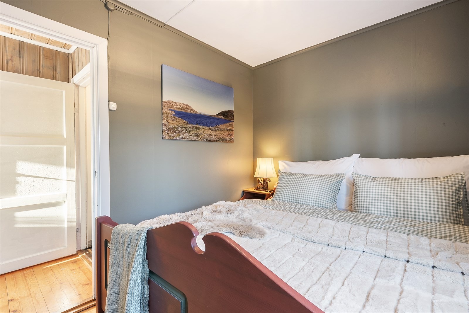 Soverom med plass til dobbeltseng. Galleribilde