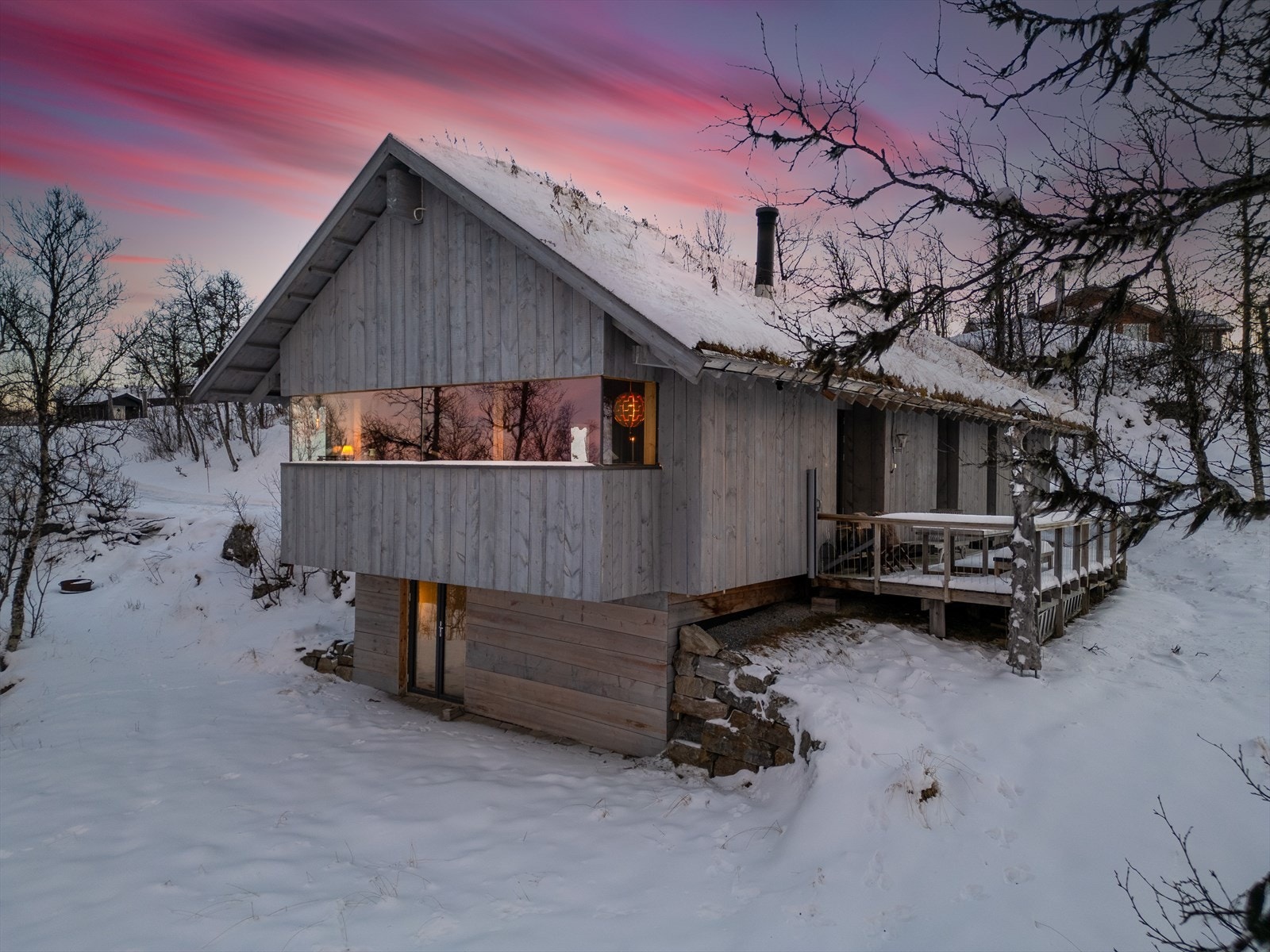 Velkommen til Primhovda - Unik hytte på 1000 m.o.h med nydelig utsikt mot Skogshorn, Såta og Blåbergi. Her har du et samspill med naturen som er helt spesielt Galleribilde