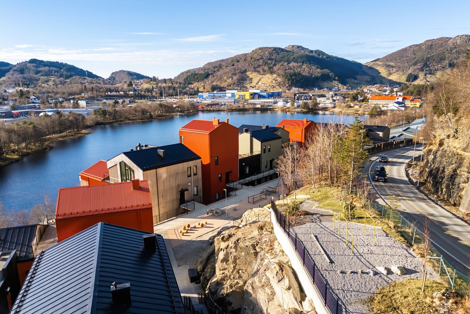 Borettslaget ligger sentralt plassert i Åsane, med kort avstand til alt av servicetilbud. Galleribilde