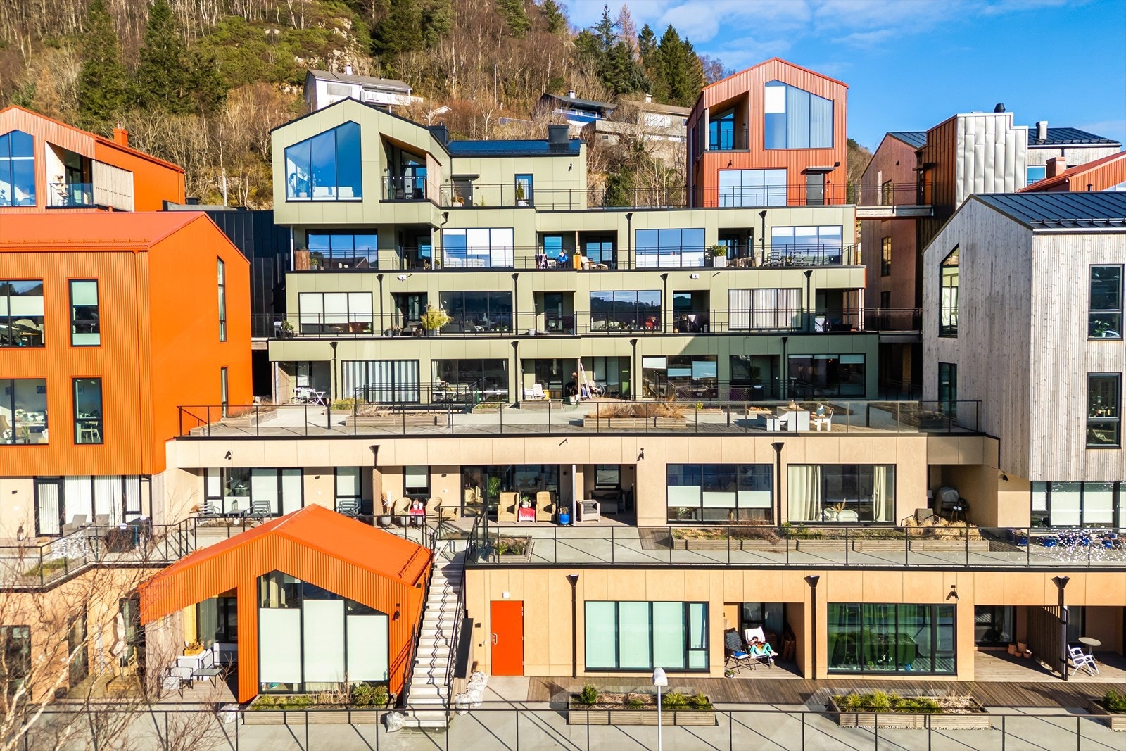 Nyskapende Liaparken borettslag ble oppført i 2023 og tilbyr deg som beboer fasiliteter og tjenester som forenkler hverdagenn Galleribilde