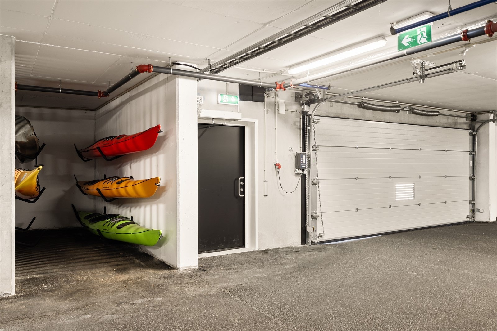 Her finner man også kajakker, elsykler og annet som borettslaget har til utlåns. Galleribilde