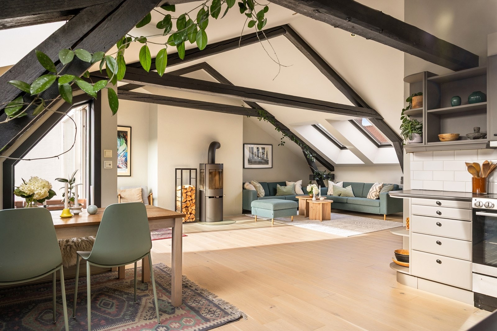 God takhøyde med masse lysinnslipp. Galleribilde