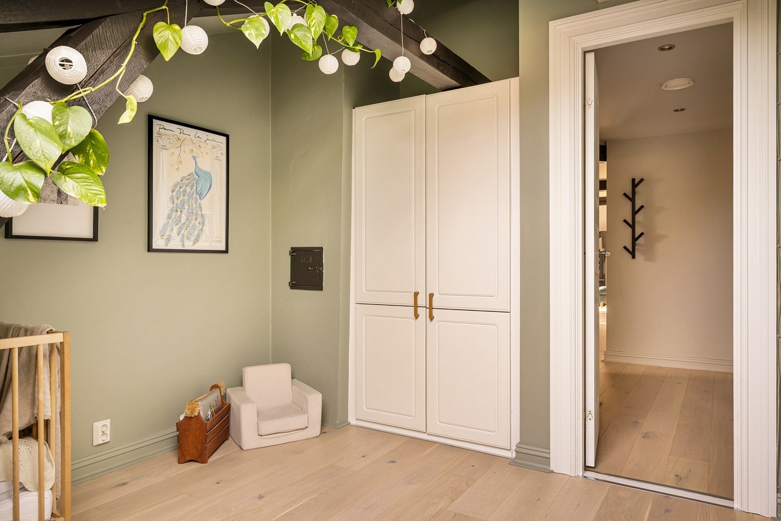 Egen nisje gir god plass til garderobeskap. Galleribilde