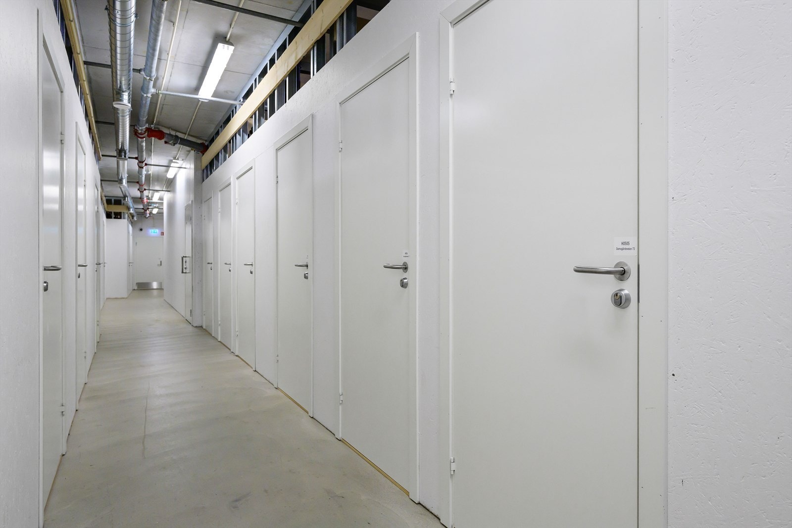 W | For ekstra oppbevaring har leiligheten 2 gode sportsboder på tilsammen 8 kvm. Disse er henholdsvis plassert i i byggets 1. og 2. etasje. Galleribilde