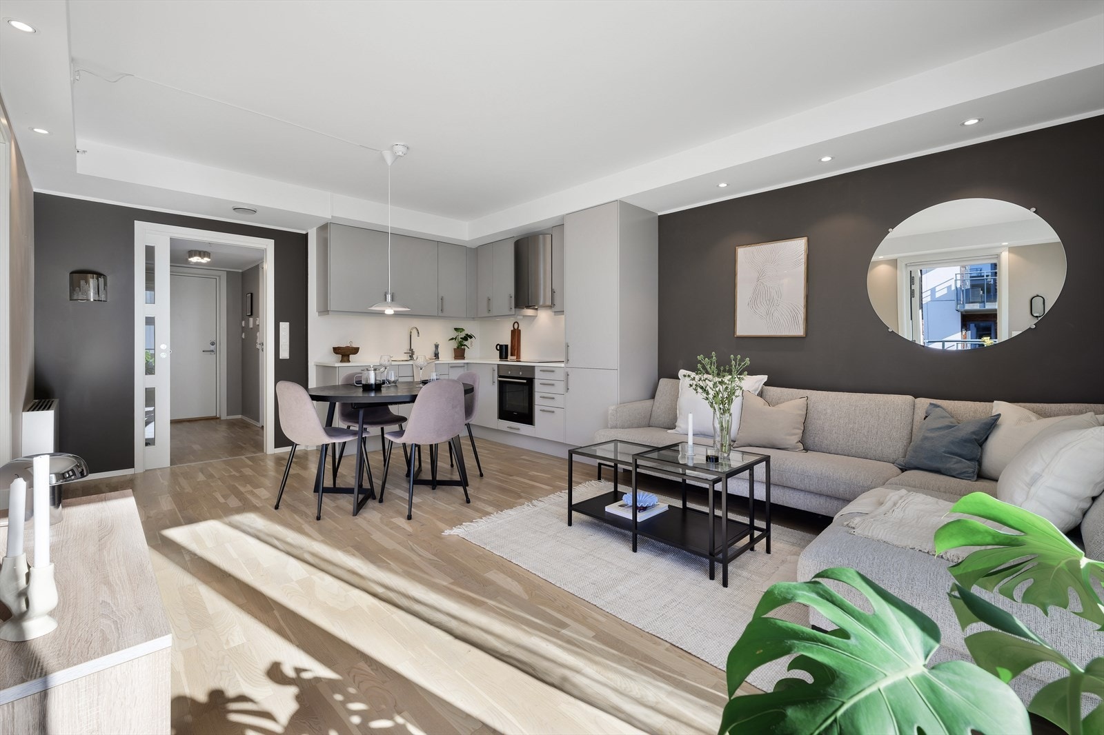 W | Fargevalget er svært tidsriktig, så her kan man ta med seg tannkosten og flytte rett inn! Galleribilde