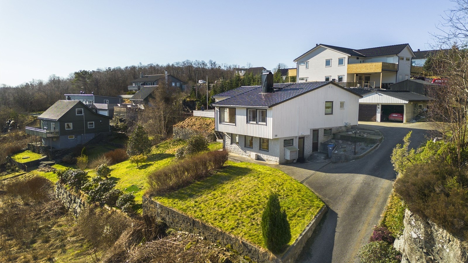 Boligen har stor tomt Galleribilde