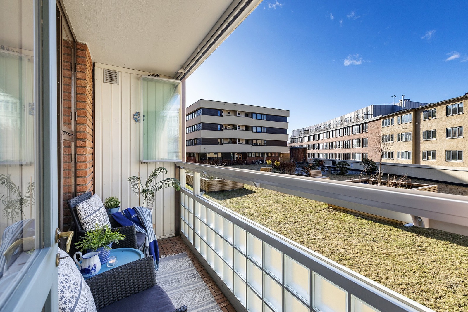 Herlig og solrik balkong på 4 kvm. Galleribilde